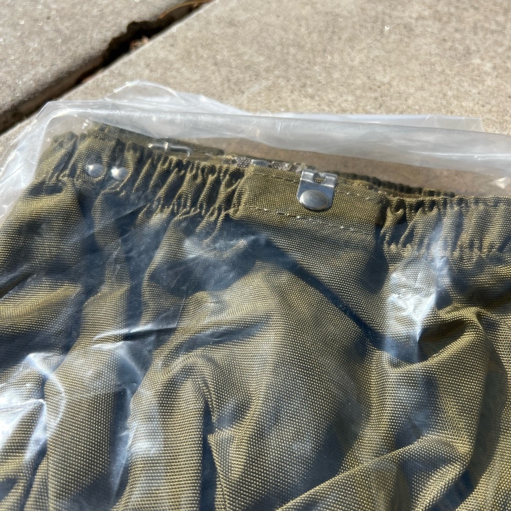 CLEARANCE NWT Men’s Olive Green Nylon Gaitors Made in Italy - Picture 7 of 8